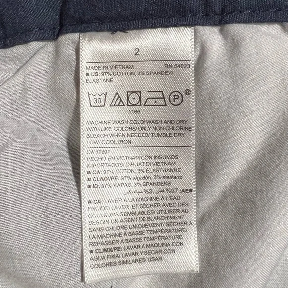 OLD Navy -Navy shorts -2 - Picture 3 of 4